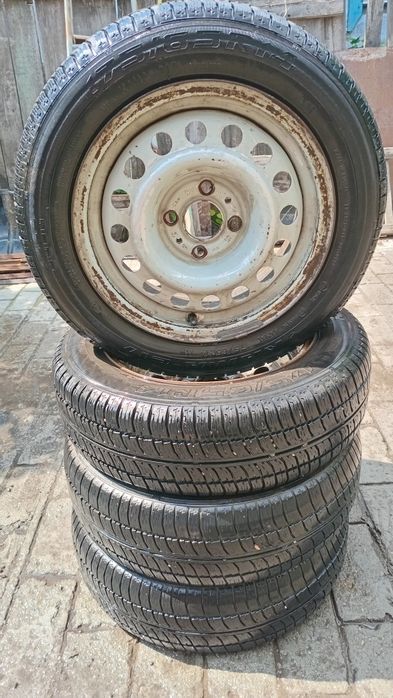 Резина летняя  продам.