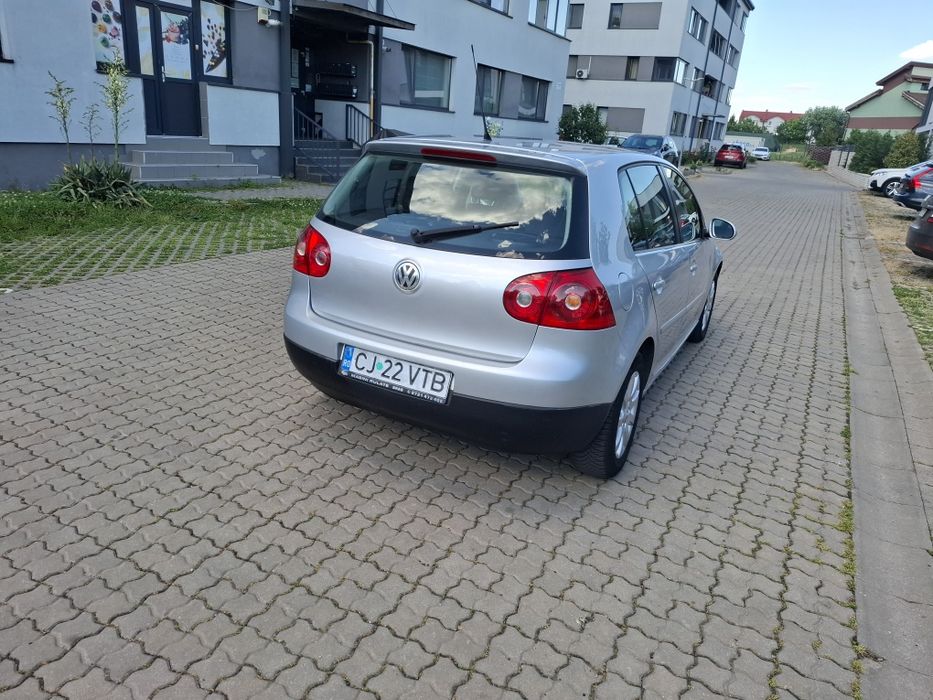 Vând volkswagen Golf. .5 an 2006 motor 16 . MPI