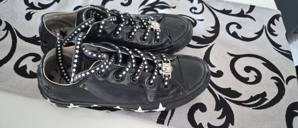 Маратонки и гуменки Michael Kors и Convers