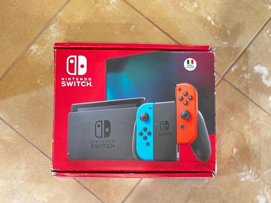 Vând Consola Nintendo Switch V2 cu JOY-CONS Red/Blue.