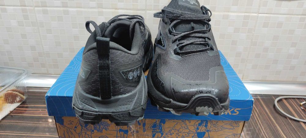 Мъжки маратонки за планинско бягане Brooks размер 44,5