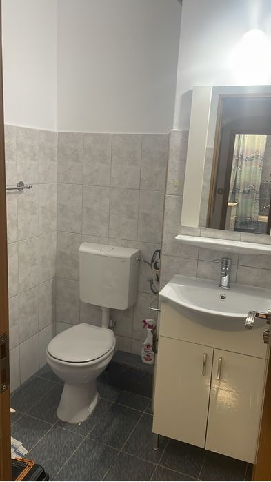 Inchiriez apartament  3 camere