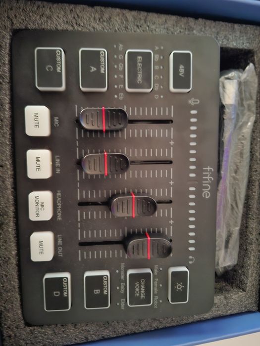 Fifine AM8 + Fifine SC3 – podcast/streaming setup – folosit 20 de zile