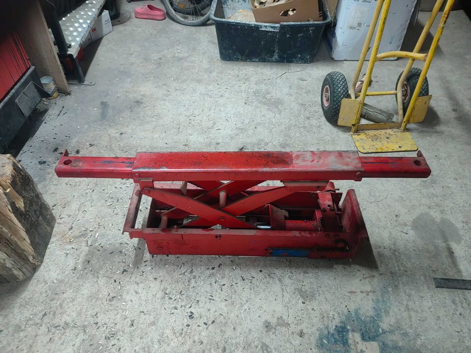 Elevator de canal tip foarfeca