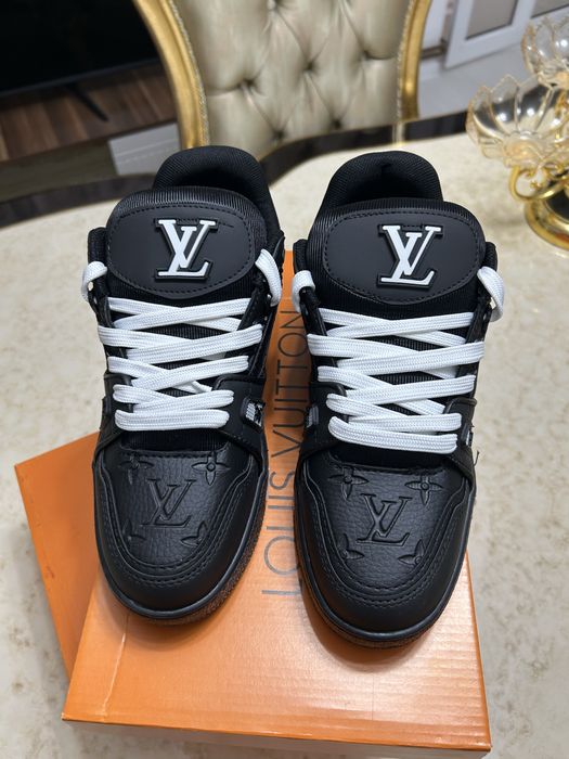 Adidasi Louis Vuitton nou