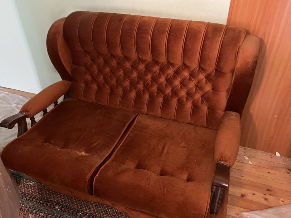 Разтегателен винтидж диван