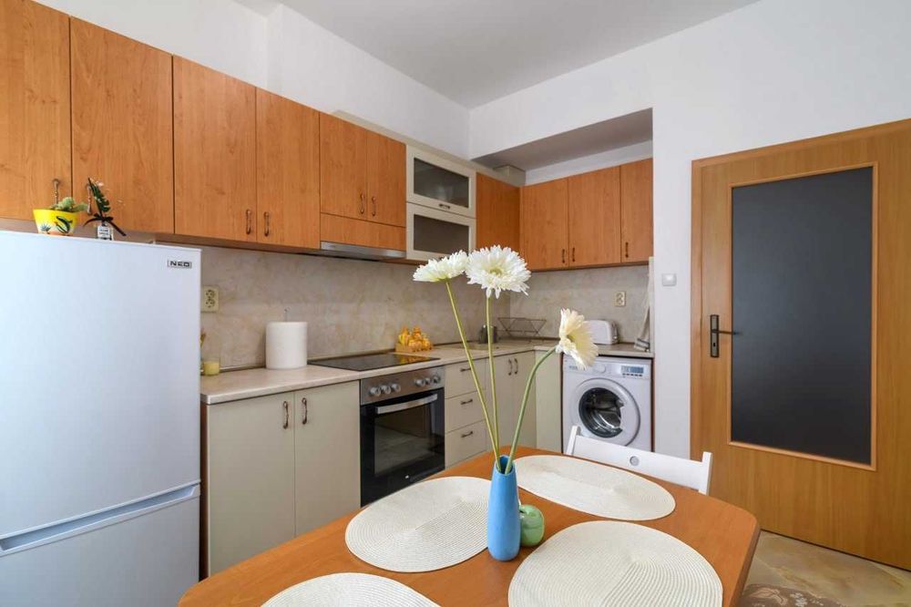 Дава се под наем Едностаен апартамент в Варна, Гръцка махала - 44 кв.м за 561 € - Снимка #2