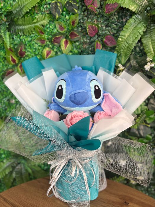 Букет Стич в синьо или розово