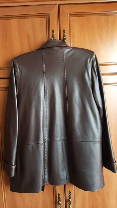 vand haina de piele naturala