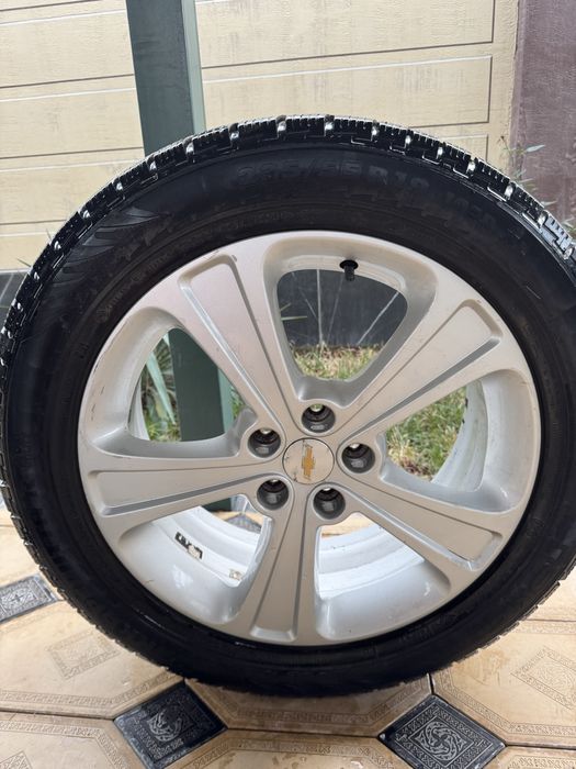 Комплект зимних шин с дисками chevrolet.