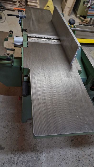 Abricht abric mut tamplarie abrict lemn combinata