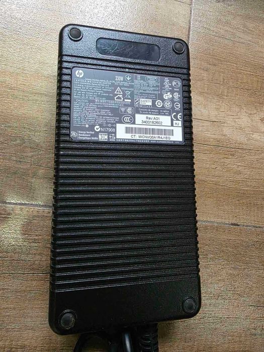 Зарядно за лаптоп HP AC Adapter HSTNN-LA12