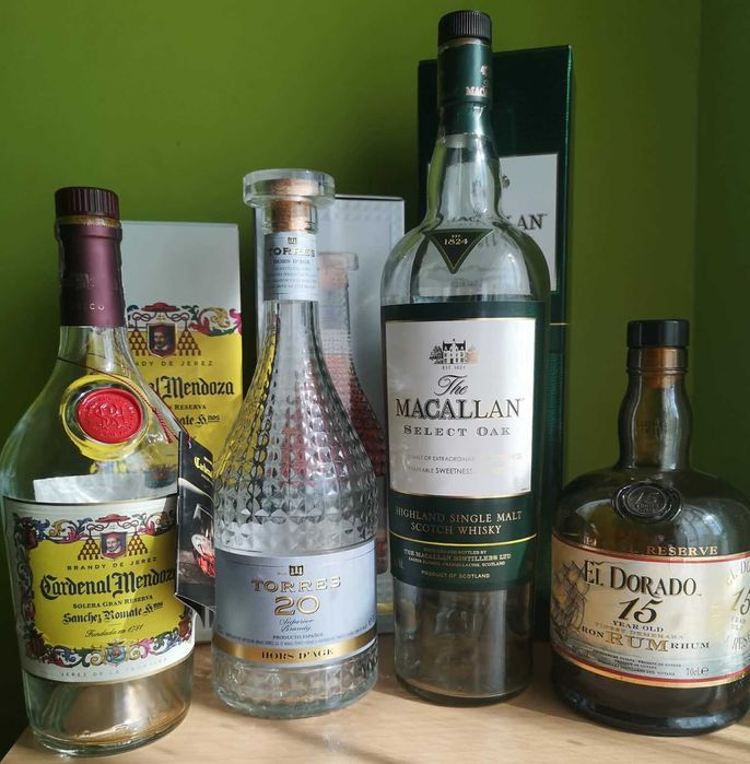 Бутилки скъп алкохол, редки