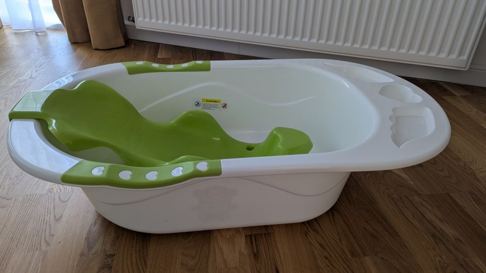 Cadita Bebe cu suport de nou nascut si termometru