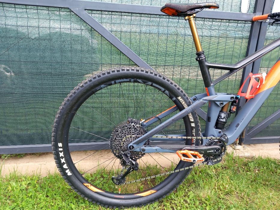 Vând  bicicletă Cube Stereo 150