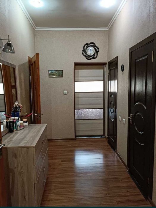 Квартира продаётся Чиланзар 1 квартал 2/4/4 высокопотолочка торговый ц