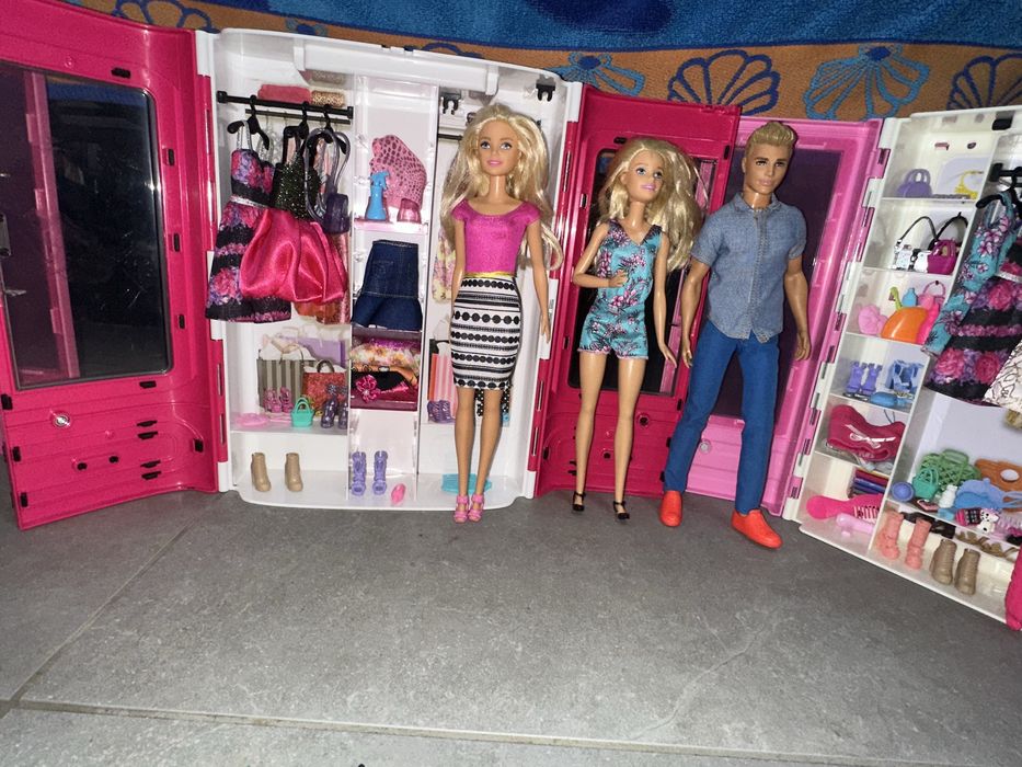 14 Barbie 1Ken 3 dulapuri