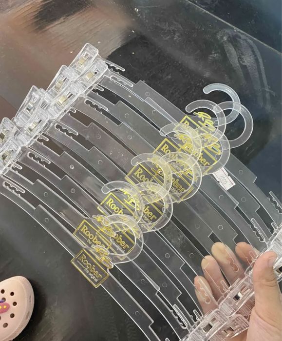 Разные вешалки для магазинов