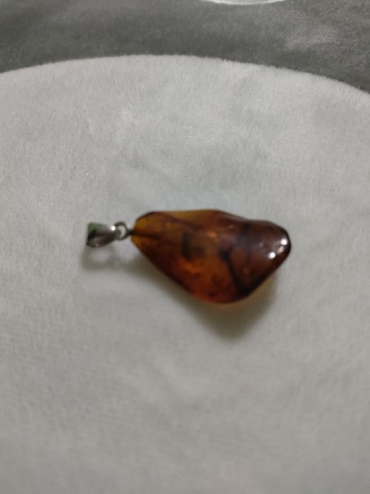 Pandantiv din argint cu piatră de chihlimbar