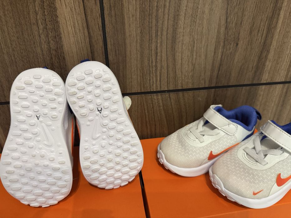 Бебешки обувки Nike Revolution 7 с велкро