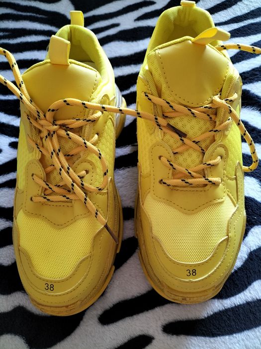 Кроссовки жёлтые