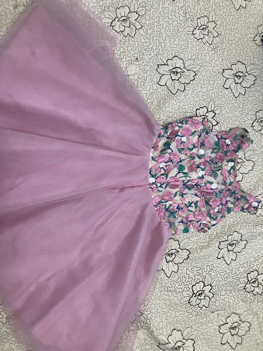 Rochie, Model floral, Mâneci scurte