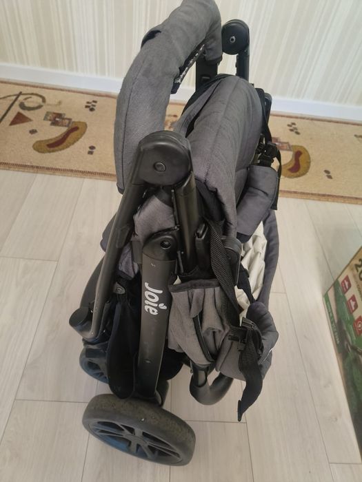 Коляска прогулочная Joie