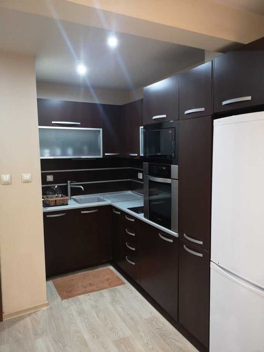 Дава се под наем Тристаен апартамент в Бургас, Възраждане - 98 кв.м за 357 € - Снимка #1