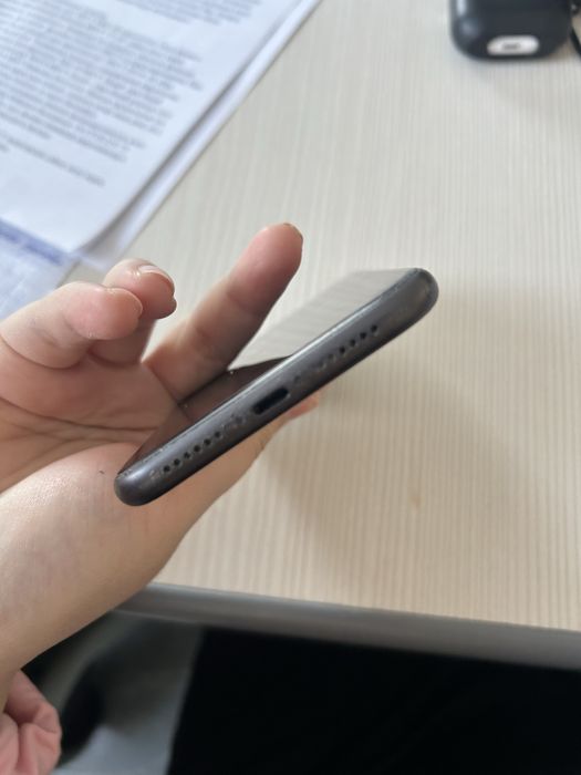 Продам айфон 11