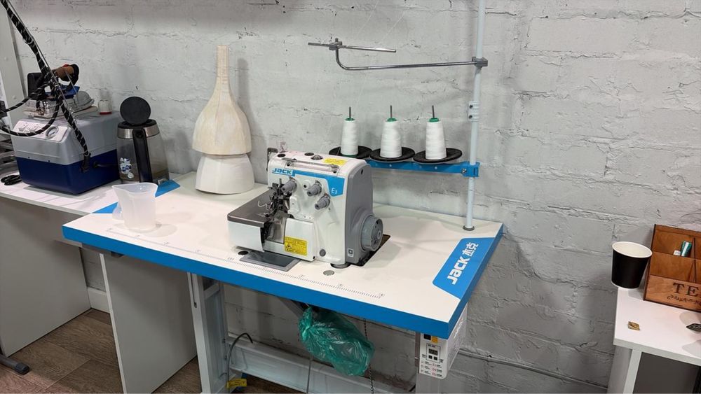 Продам Швейное оборудование jack машинка роллер