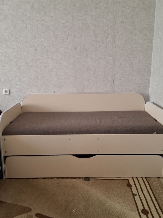 Продам кровать выдвежную