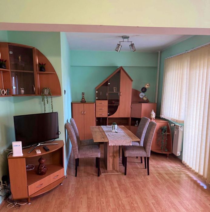 Inchiriez apartament cu 3 camere zona Bulevardul Dacia colt cu Decebal