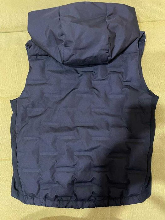 Жилетка с капюшоном