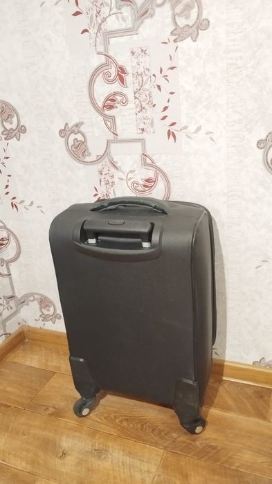 Чемодан на колесиках