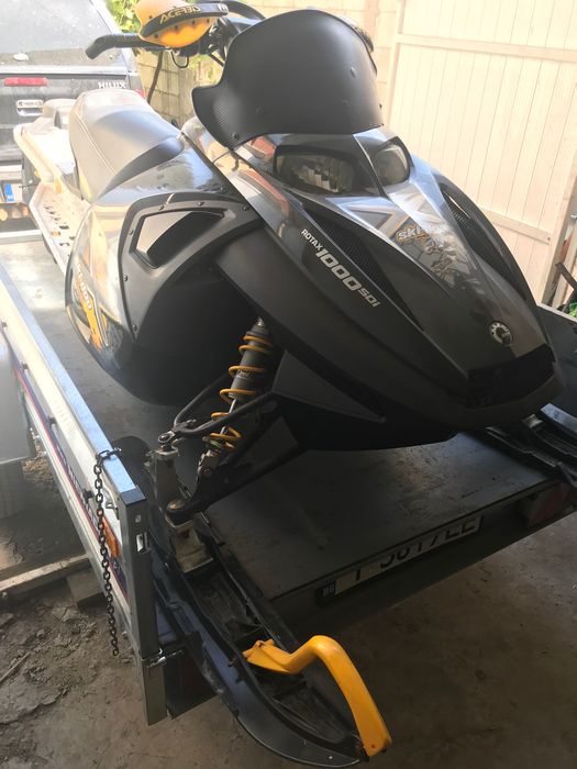 Моторна шейна ski doo