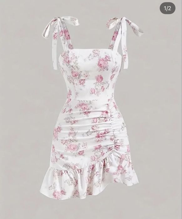 Бяла рокля на цветя