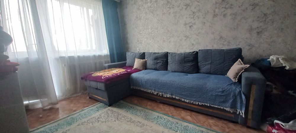 Продаю диван угловой