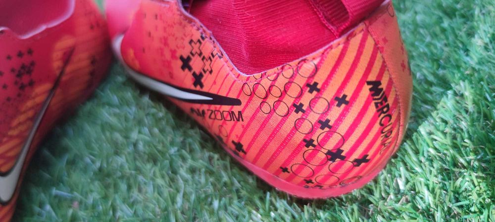 Детски футболни бутонки Найк