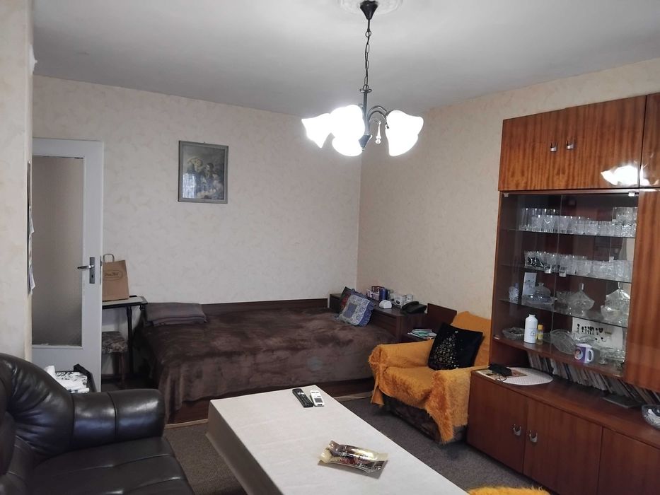 Продавам 2-стаен, Здравец север