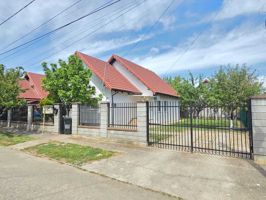 Casa de vanzare Dumbravita, zona premium, aproape de padure si lac, 450 mp teren