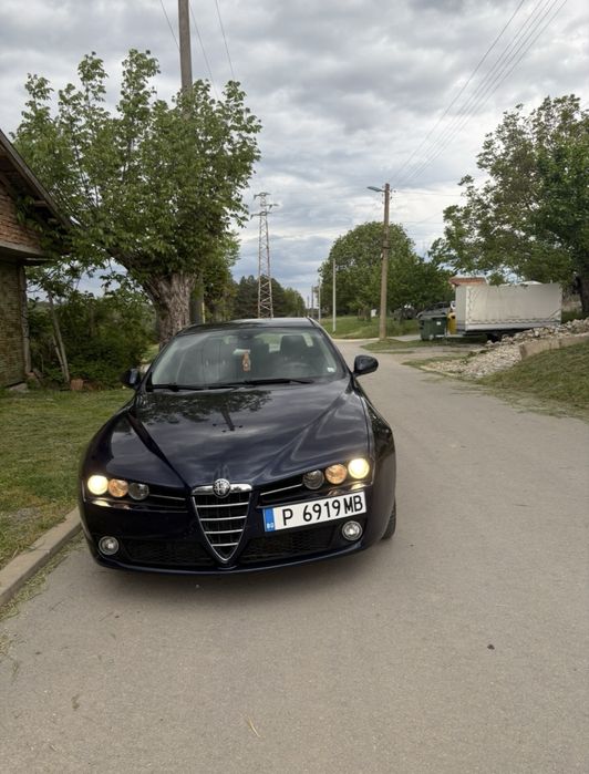 Алфа ромео 159 изключително запазен автомобил