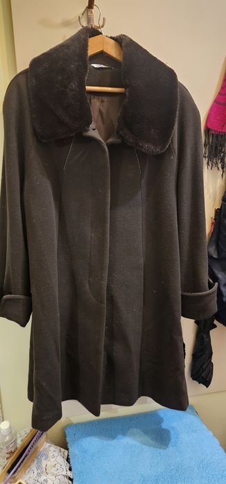 Продавам дамско вълнено палто