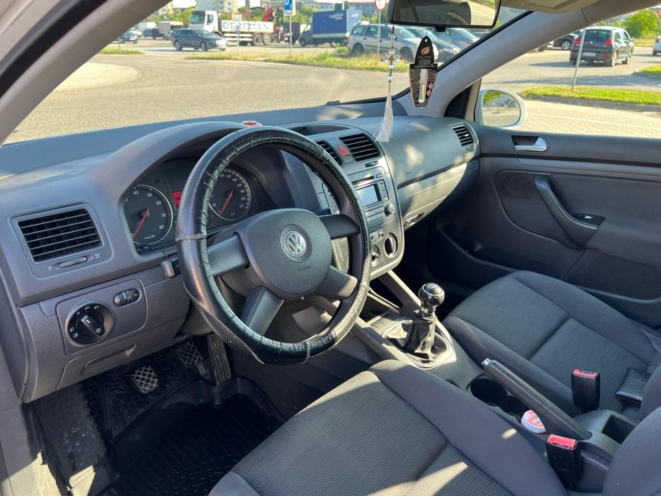 Vând Volkswagen Golf 5