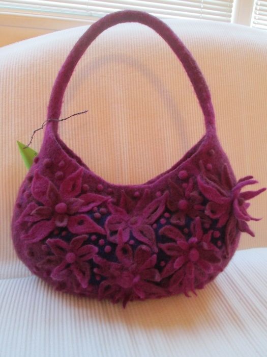 плъстена дамска чантичка