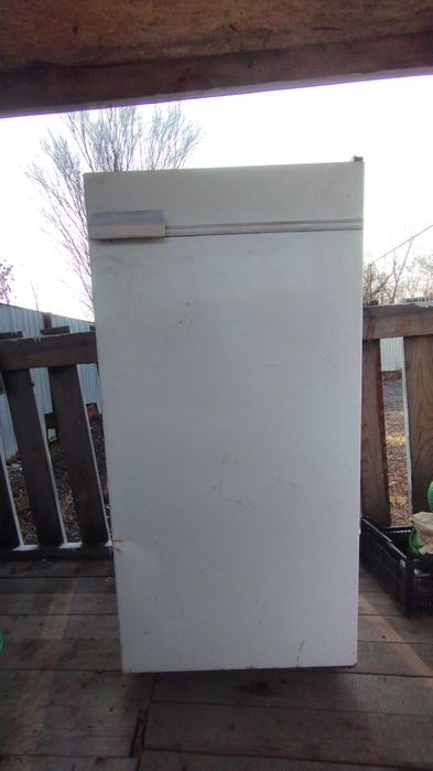 Продам старый рабочий холодильник