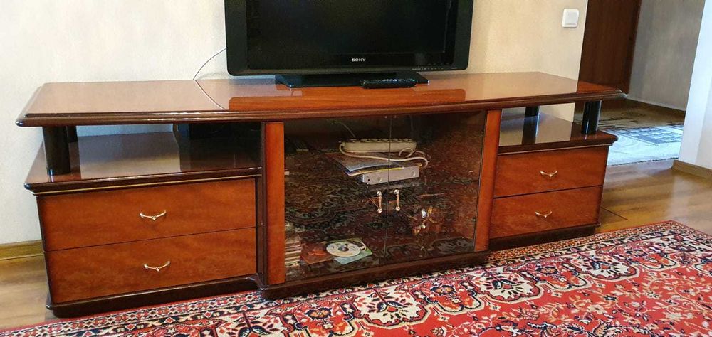 Шкаф книжный и тумба для телевизора