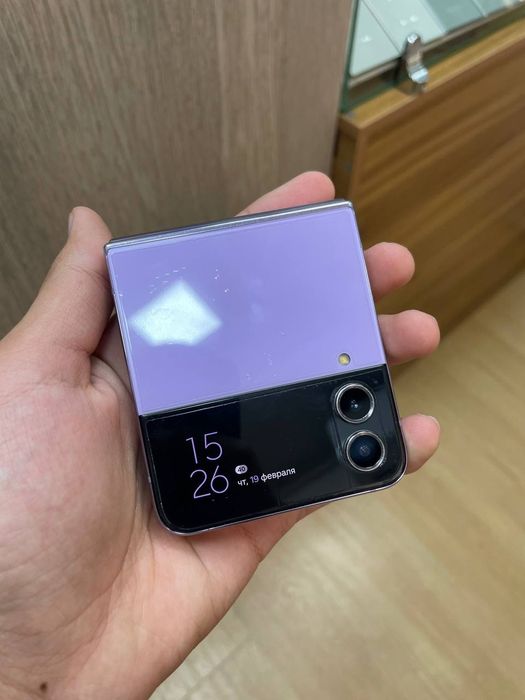 Samsung galaxy z flip 4 8/256gb holati yaxshi