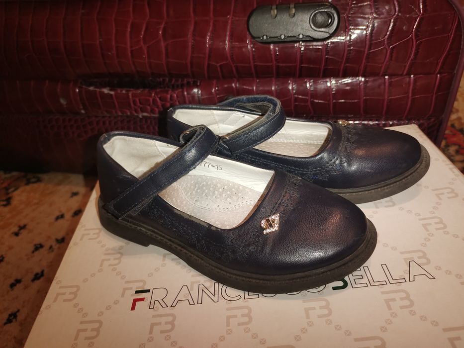 Продам детскую обувь на мальчика и девочку