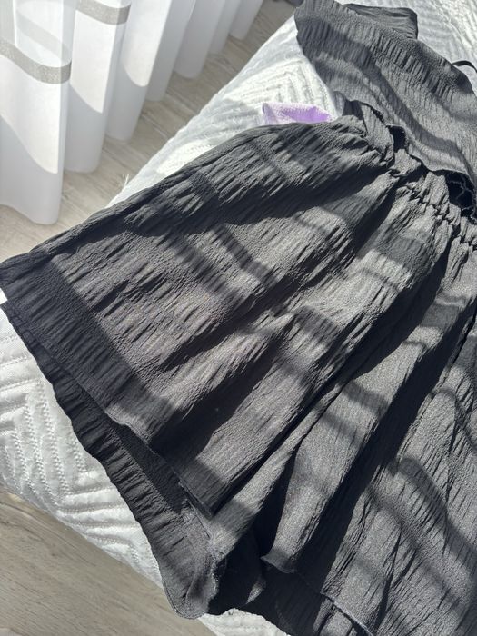 Стилна черна плисирана гащеризон-рокля