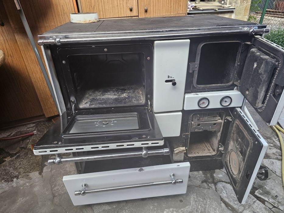 Готварска печка на дърва с водна риза Alfa Plam Alfa Term 27 Бяла, 27.56kW